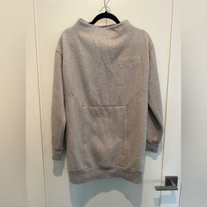 Gymshark: Mock Neck Long
Pullover Sweater- Medium